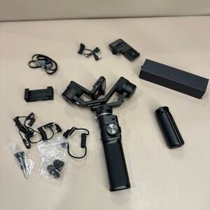 Feiyu tech G6 Max 3-Axis camera gimbal stabilizer- complete kit w/case